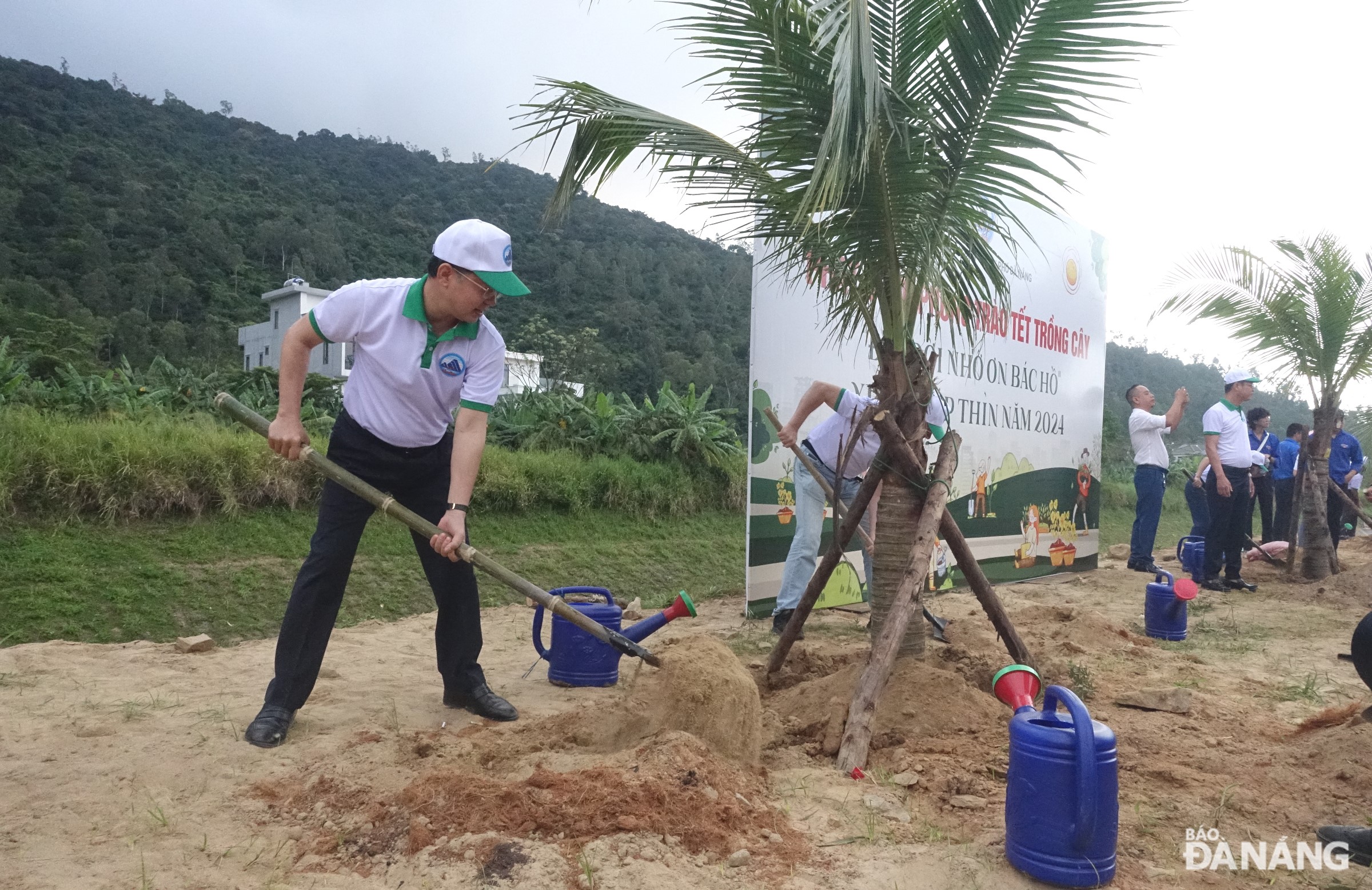 Đà Nẵng phát động phong trào bảo vệ môi trường kết hợp ra quân Tết trồng cây