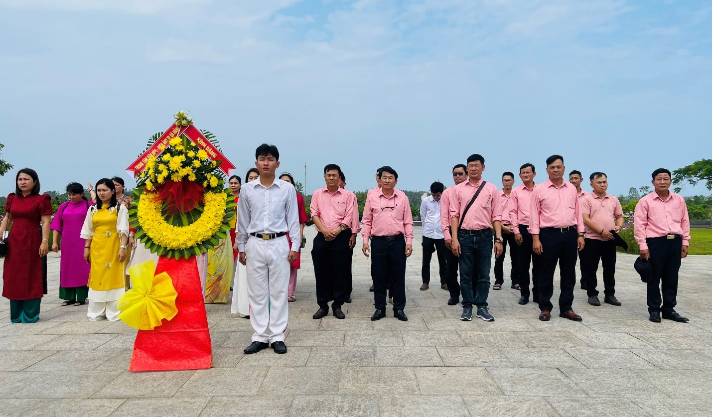 SINH HOẠT CHUYÊN ĐỀ VỀ THAM QUAN, TÌM HIỂU TƯỢNG ĐÀI MẸ THỨ TẠI QUẢNG NAM