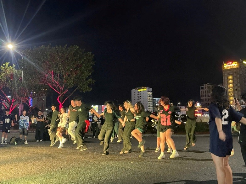 Chương trình Kpop Random Dance