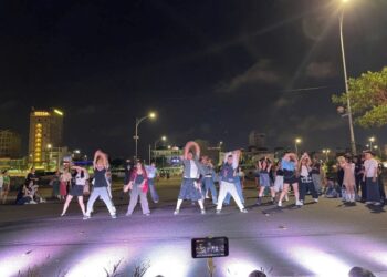 Chương trình K-Pop Random Dance