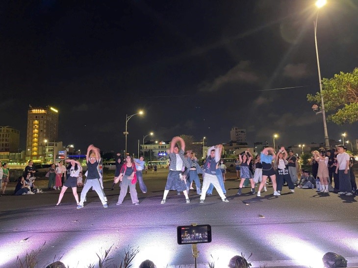 Chương trình K-Pop Random Dance