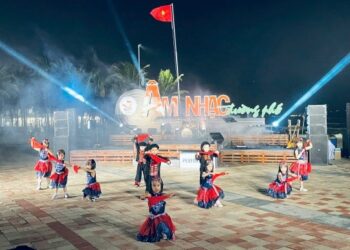 SẮC MÀU ÂM NHẠC ĐƯỜNG PHỐ BÊN BỜ BIỂN ĐÀ NẴNG