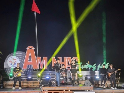 SẮC MÀU ÂM NHẠC ĐƯỜNG PHỐ BÊN BỜ BIỂN ĐÀ NẴNG