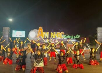 ÂM NHẠC ĐƯỜNG PHỐ TẠI QUẢNG TRƯỜNG 24/3, PHƯỜNG BÀN THẠCH