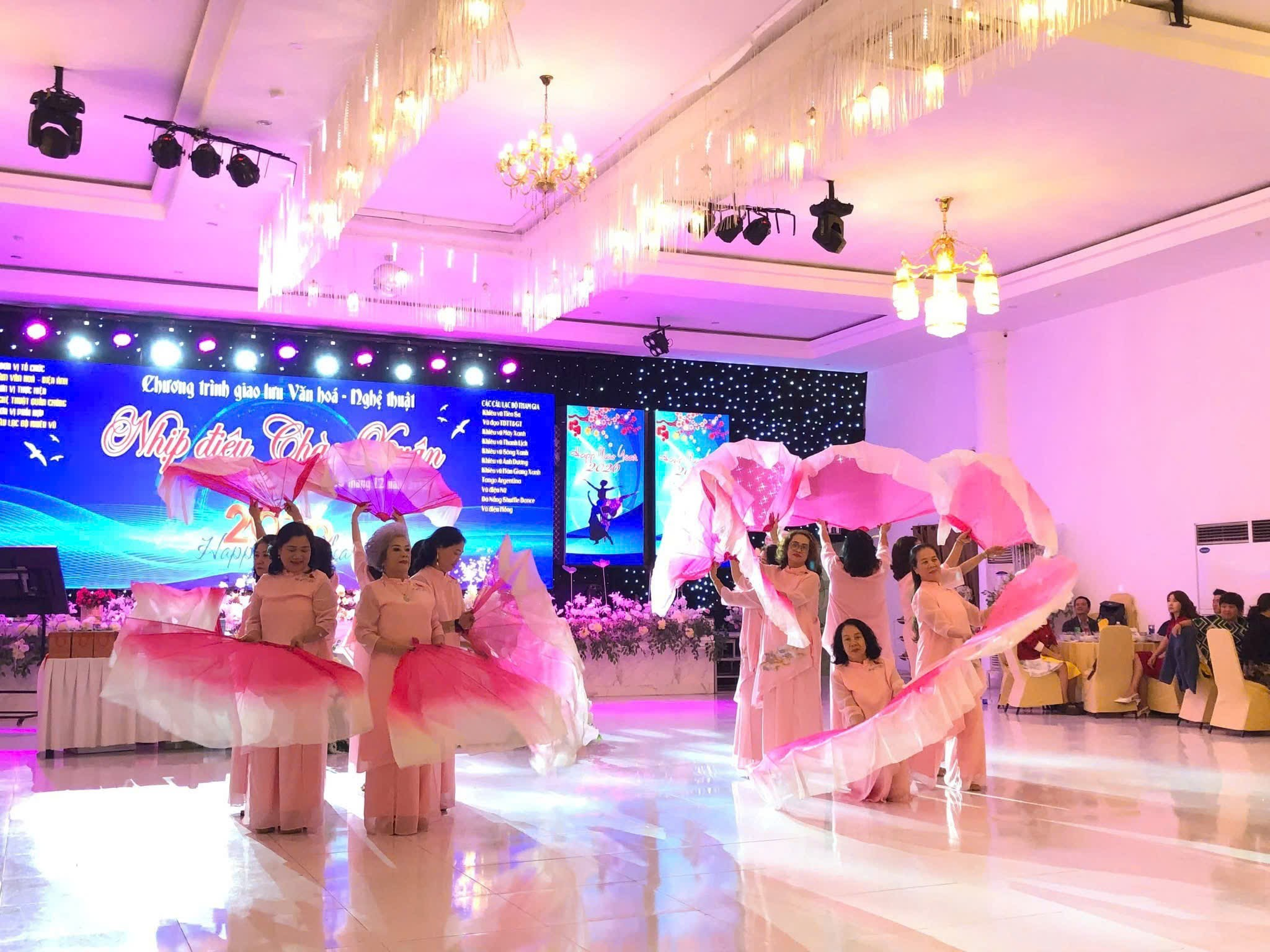 Sôi động chương trình giao lưu văn hoá – nghệ thuật “Nhịp điệu Chào Xuân”