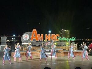 ÂM NHẠC ĐƯỜNG PHỐ – SẮC XUÂN RỘN RÀNG GIỮA LÒNG THÀNH PHỐ