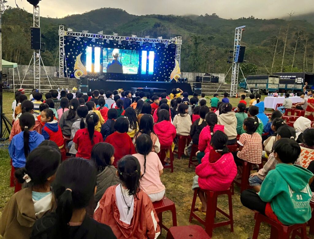 Chương trình tuyên truyền lưu động tại xã Trà Tân với chủ đề: “Mùa xuân dâng Đảng”