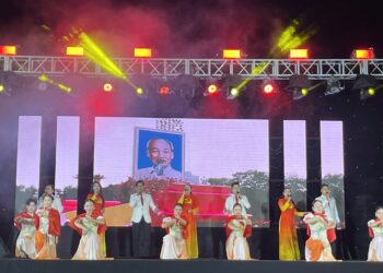 Chương trình tuyên truyền lưu động tại xã Trà Tân với chủ đề: “Mùa xuân dâng Đảng”