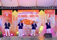 Trung tâm Văn hóa – Điện ảnh thành phố Đà Nẵng tổ chức chương trình tuyên truyền lưu động với chủ đề: “Lá phiếu – Niềm tin” tại xã Trà Tập.