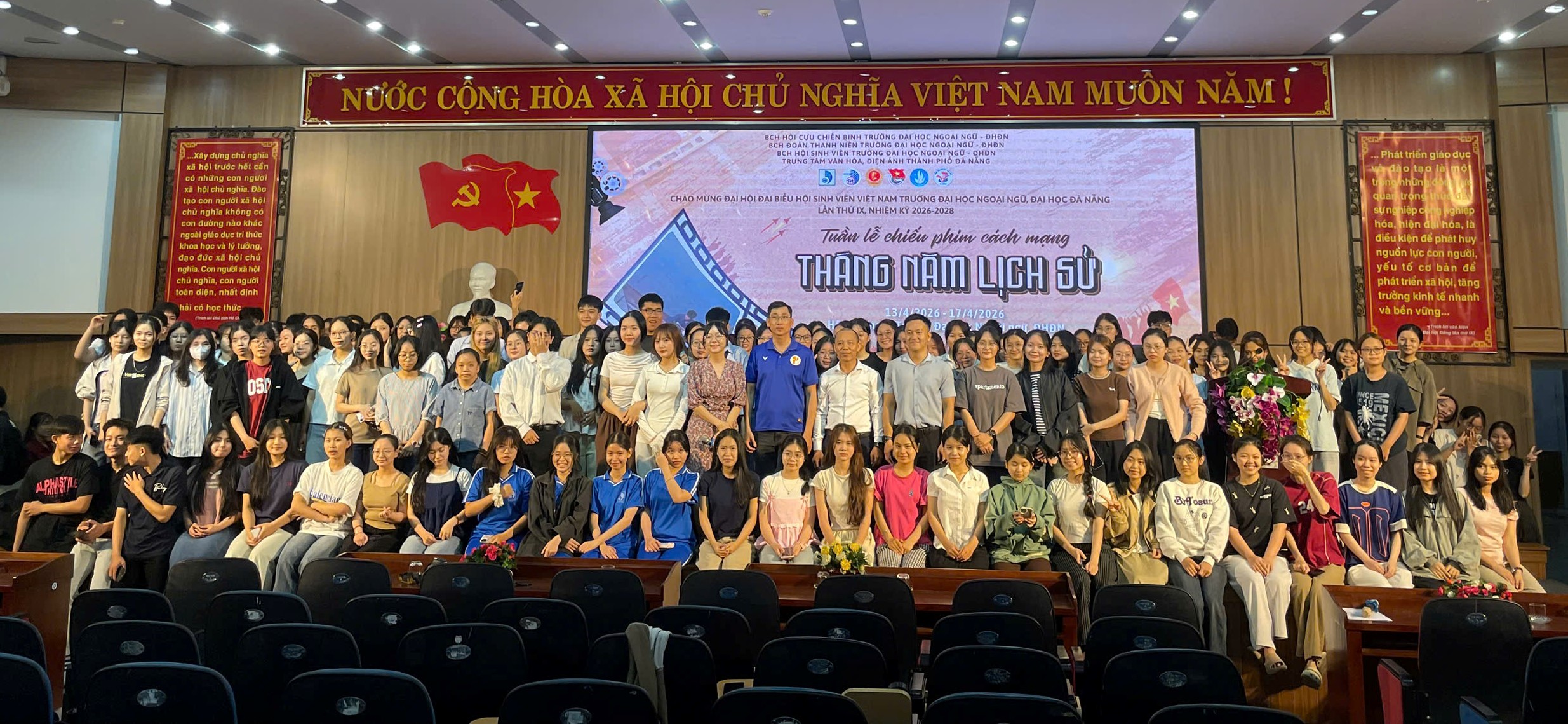 Tuần lễ chiếu phim cách mạng chủ đề “ Tháng năm lịch sử”