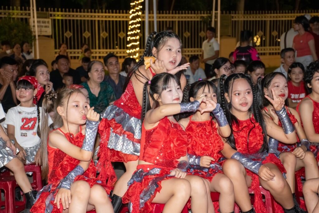 ÂM NHẠC ĐƯỜNG PHỐ TẠI TUYẾN PHỐ ĐI BỘ PHƯỜNG BÀN THẠCH