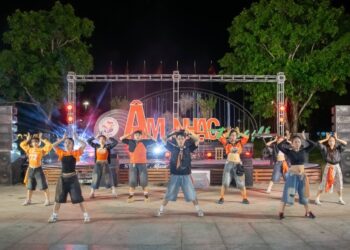 ÂM NHẠC ĐƯỜNG PHỐ TẠI TUYẾN PHỐ ĐI BỘ PHƯỜNG BÀN THẠCH