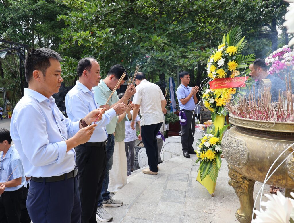 Chi bộ Trung tâm Văn hóa – Điện ảnh tổ chức sinh hoạt chuyên đề Phát huy giá trị lịch sử tại Nghĩa trang Liệt sĩ quốc gia Trường Sơn