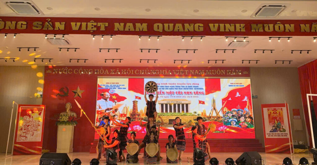 Chương trình tuyên truyền lưu động với chủ đề “Vững bền một cõi non sông”