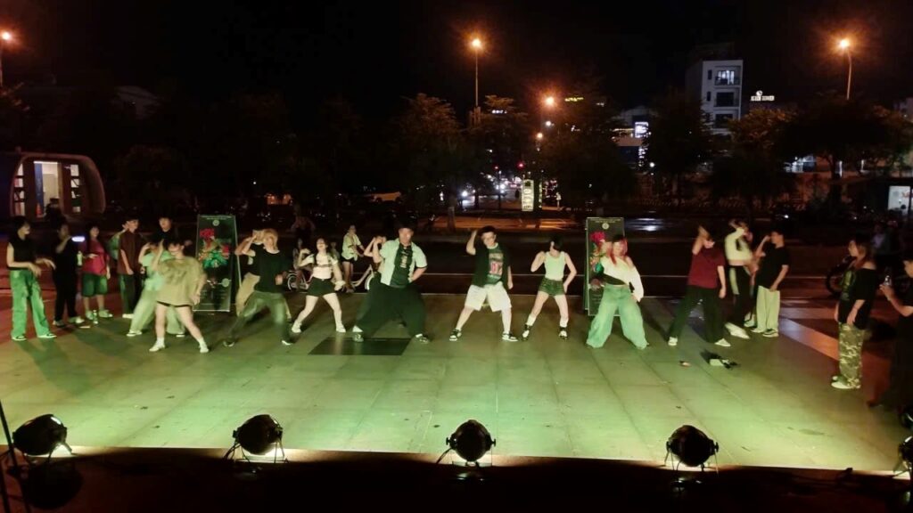 BÙNG NỔ CẢM XÚC CÙNG CHƯƠNG TRÌNH “K-POP RANDOM DANCE” TẠI PHỐ ĐI BỘ BẠCH ĐẰNG