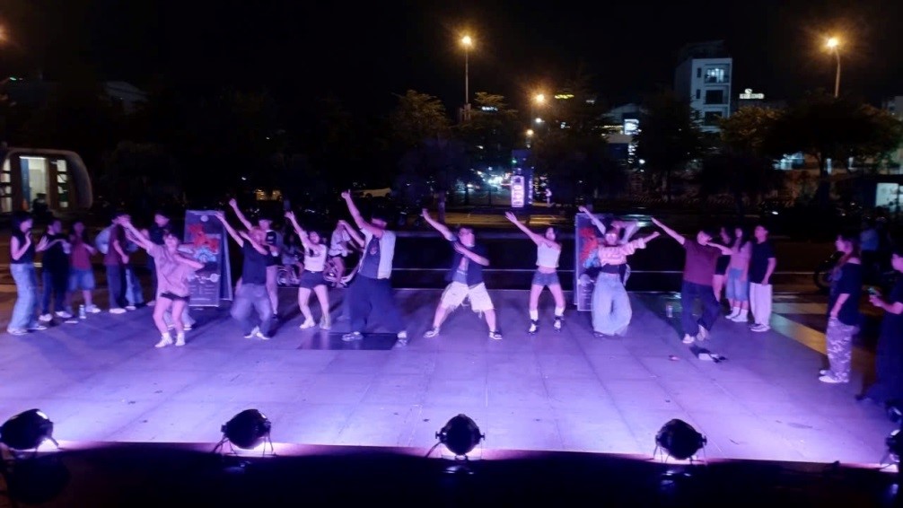 BÙNG NỔ CẢM XÚC CÙNG CHƯƠNG TRÌNH “K-POP RANDOM DANCE” TẠI PHỐ ĐI BỘ BẠCH ĐẰNG