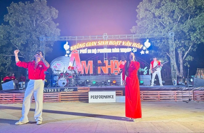 SÔI NỔI CHƯƠNG TRÌNH ÂM NHẠC ĐƯỜNG PHỐ CHÀO MỪNG KỶ NIỆM 81 NĂM CÁCH MẠNG THÁNG TÁM VÀ QUỐC KHÁNH 2/9