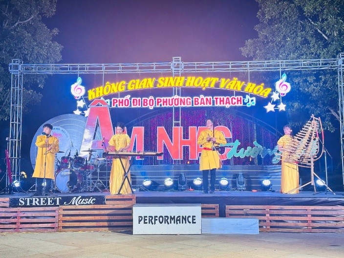 SÔI NỔI CHƯƠNG TRÌNH ÂM NHẠC ĐƯỜNG PHỐ CHÀO MỪNG KỶ NIỆM 81 NĂM CÁCH MẠNG THÁNG TÁM VÀ QUỐC KHÁNH 2/9