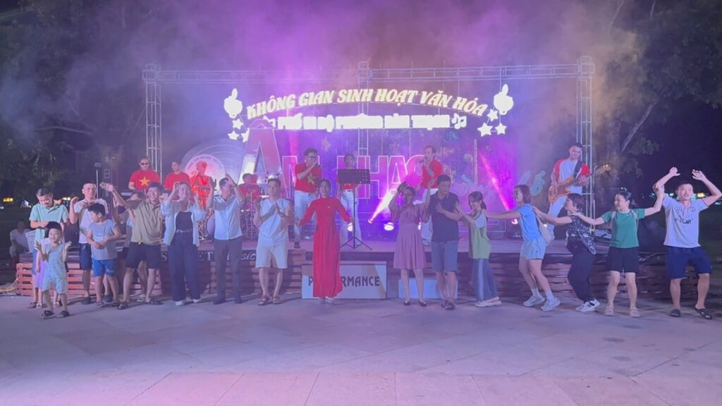 SÔI NỔI CHƯƠNG TRÌNH ÂM NHẠC ĐƯỜNG PHỐ CHÀO MỪNG KỶ NIỆM 81 NĂM CÁCH MẠNG THÁNG TÁM VÀ QUỐC KHÁNH 2/9
